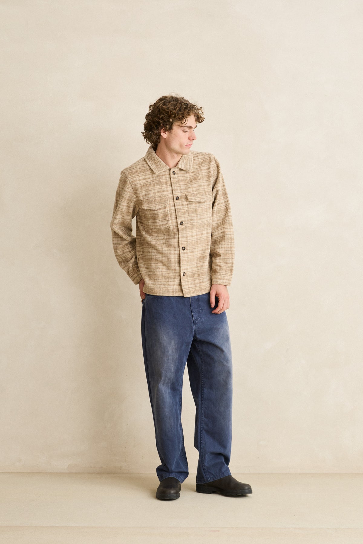 Essential Loose Taper Jean Worn Navy