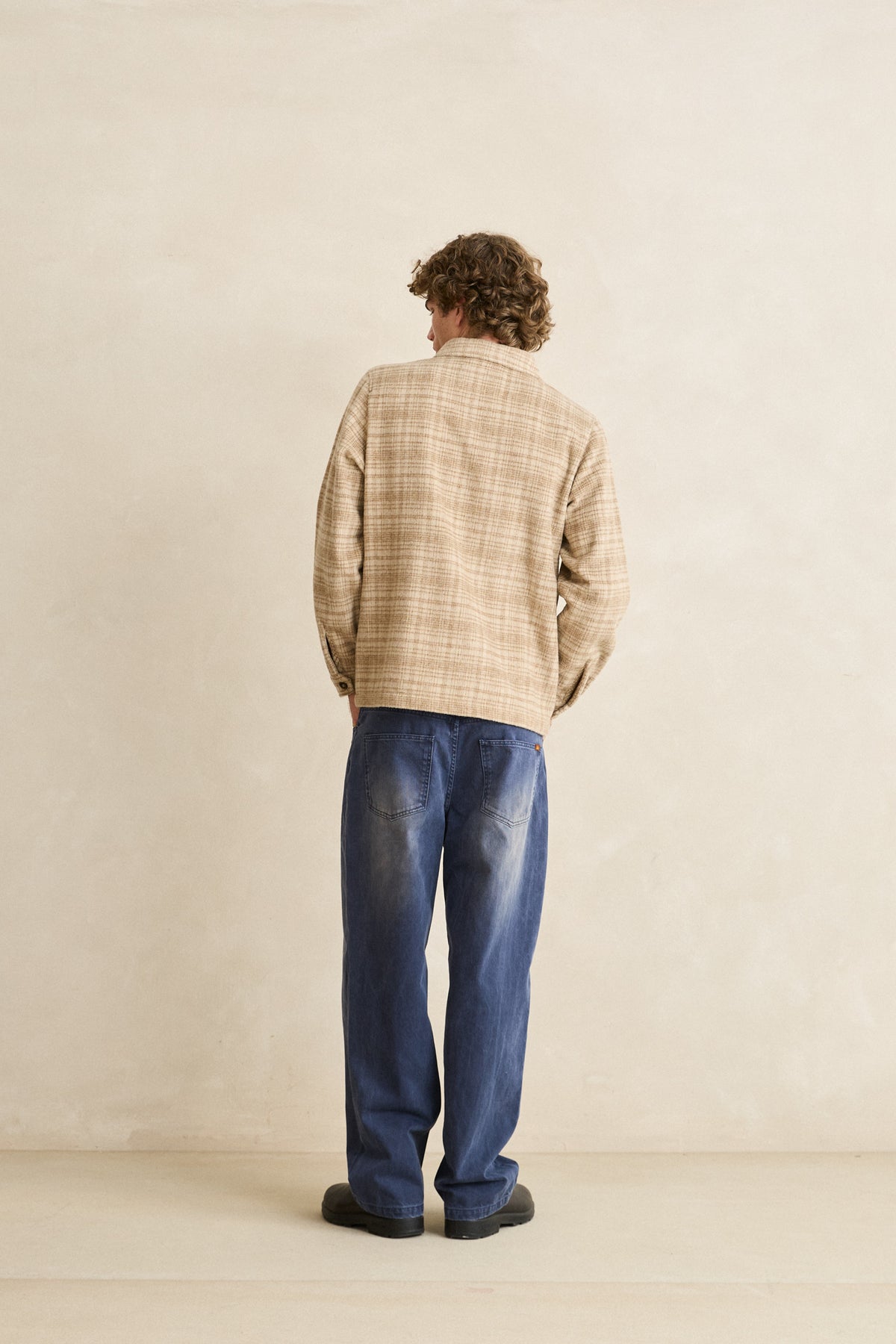 Essential Loose Taper Jean Worn Navy