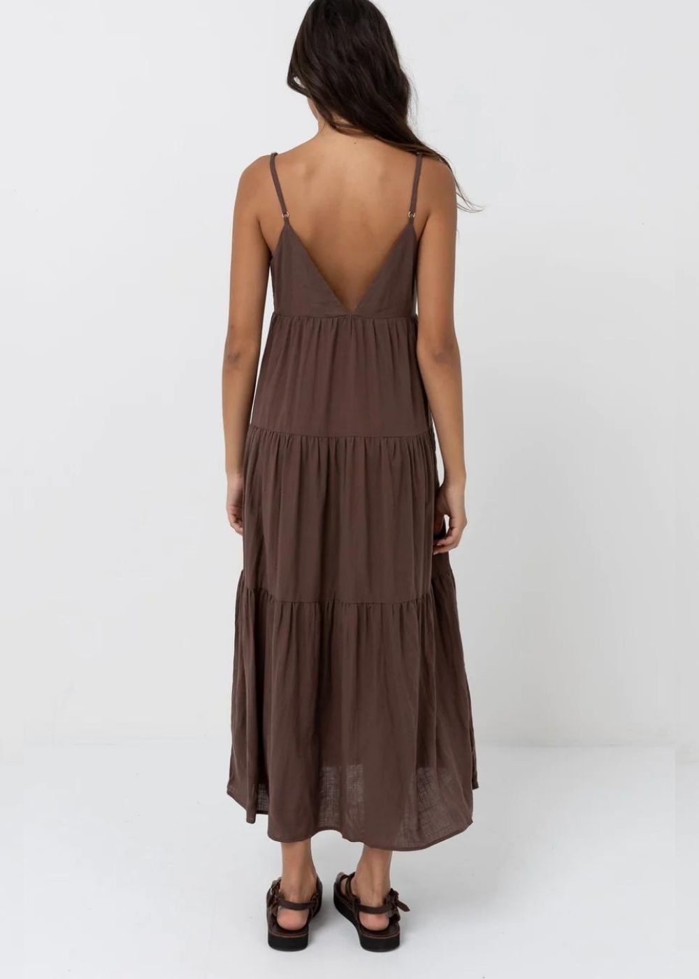 rhythm Classic Tiered Midi Dress - שימלת פשתן מידי צבע_chocolate