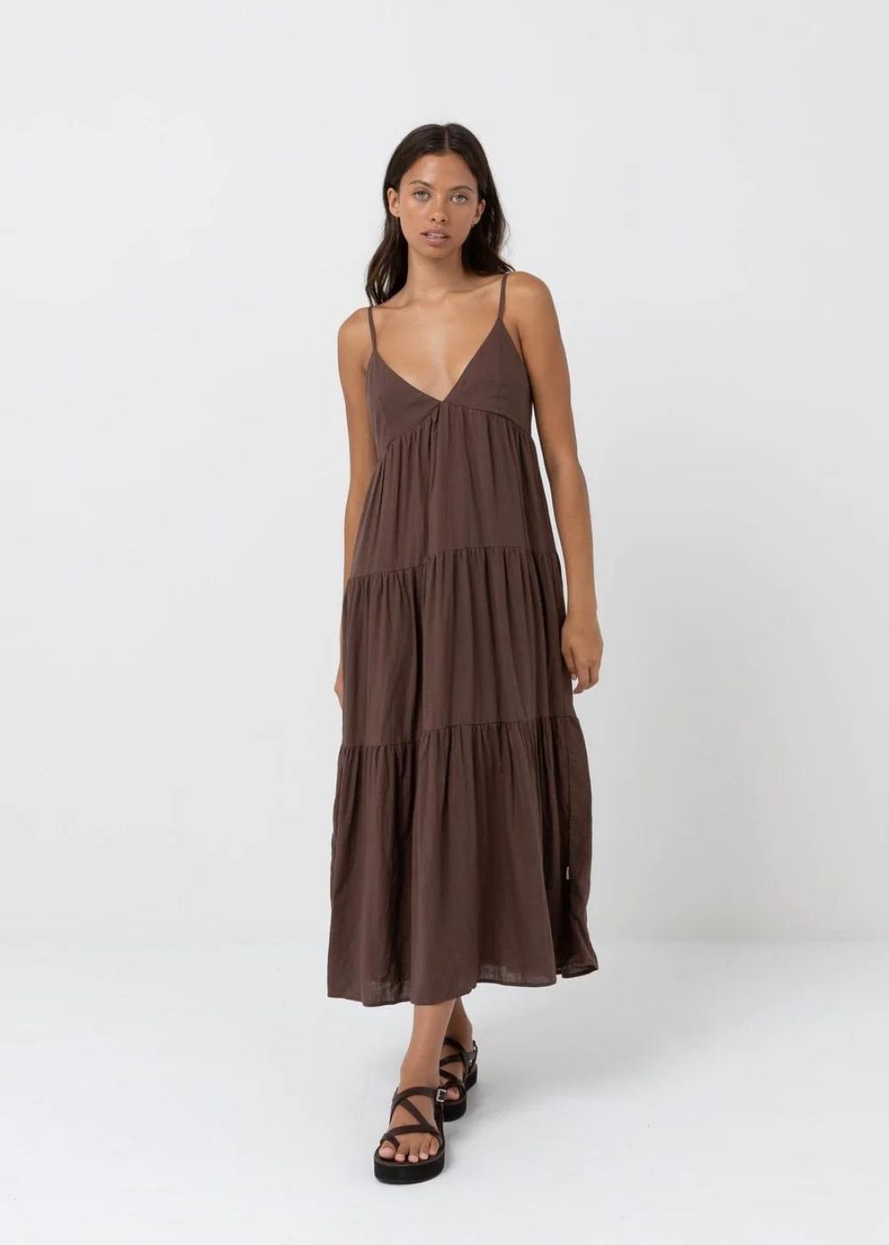 rhythm Classic Tiered Midi Dress - שימלת פשתן מידי צבע_chocolate