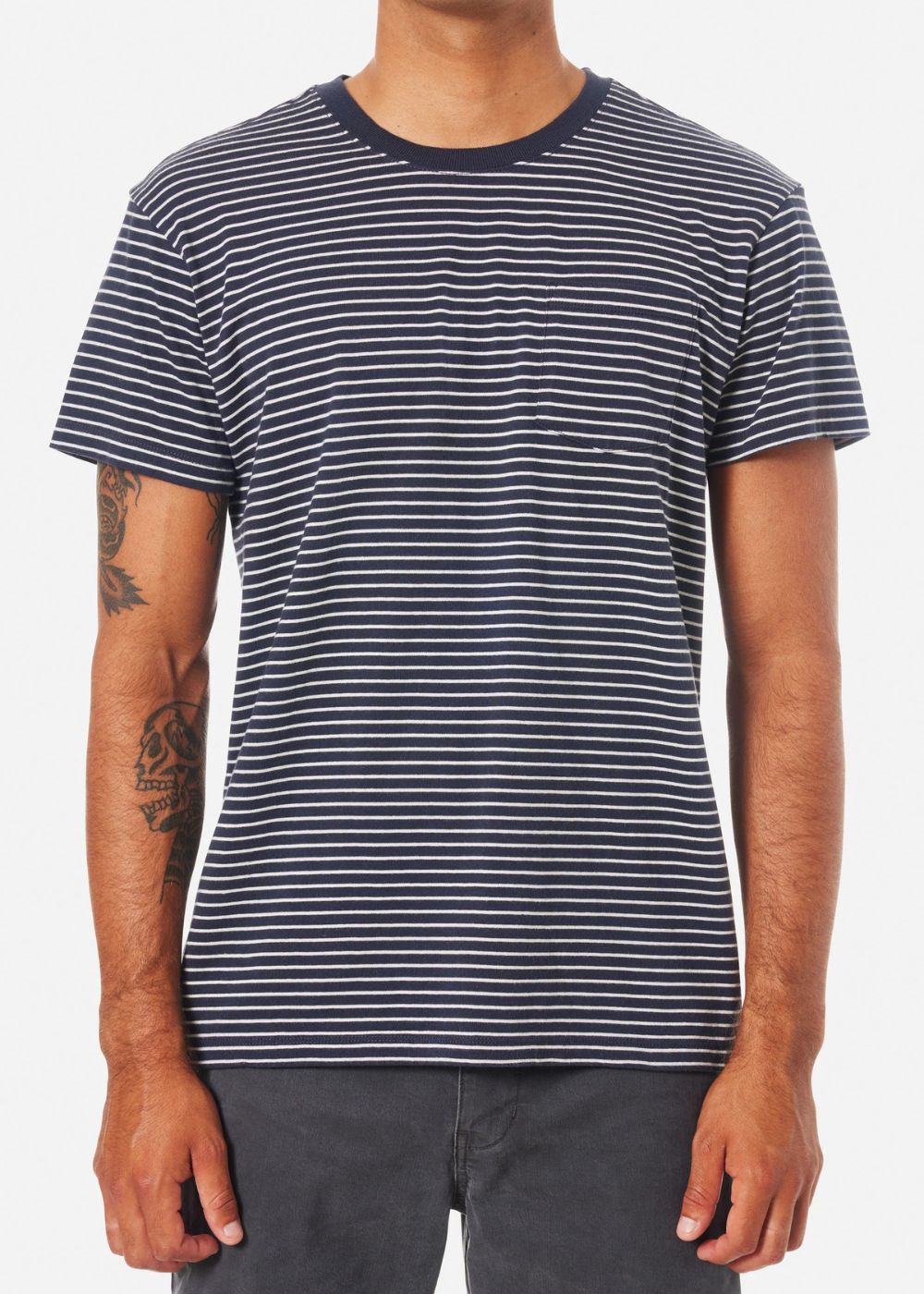 Finley Pocket Tee - טישרט קצרה עם כיס