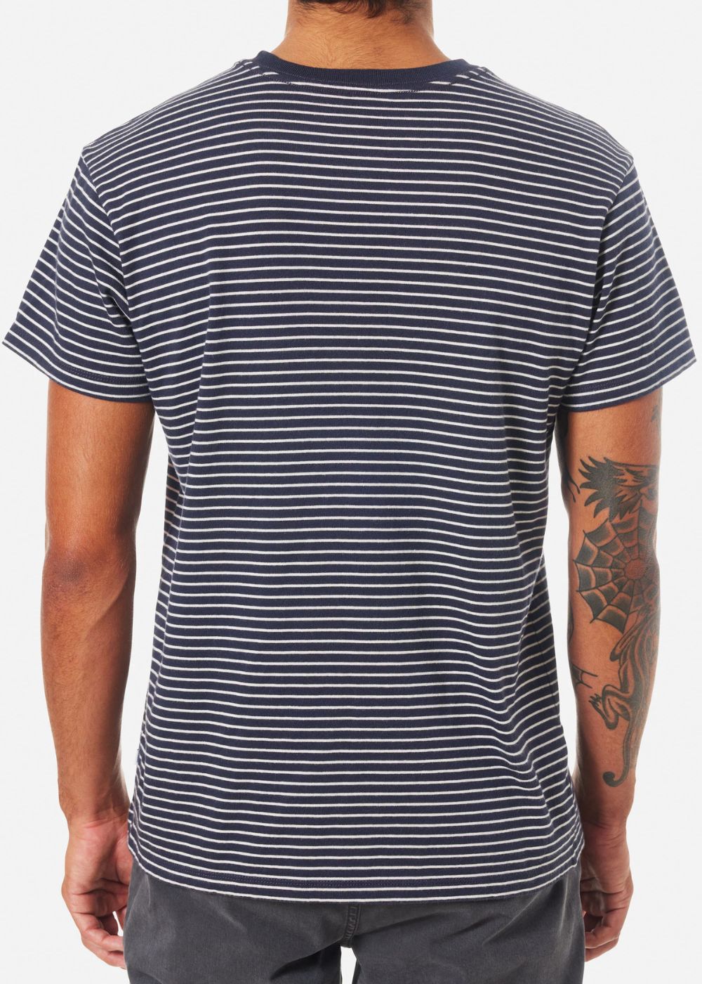Finley Pocket Tee - טישרט קצרה עם כיס