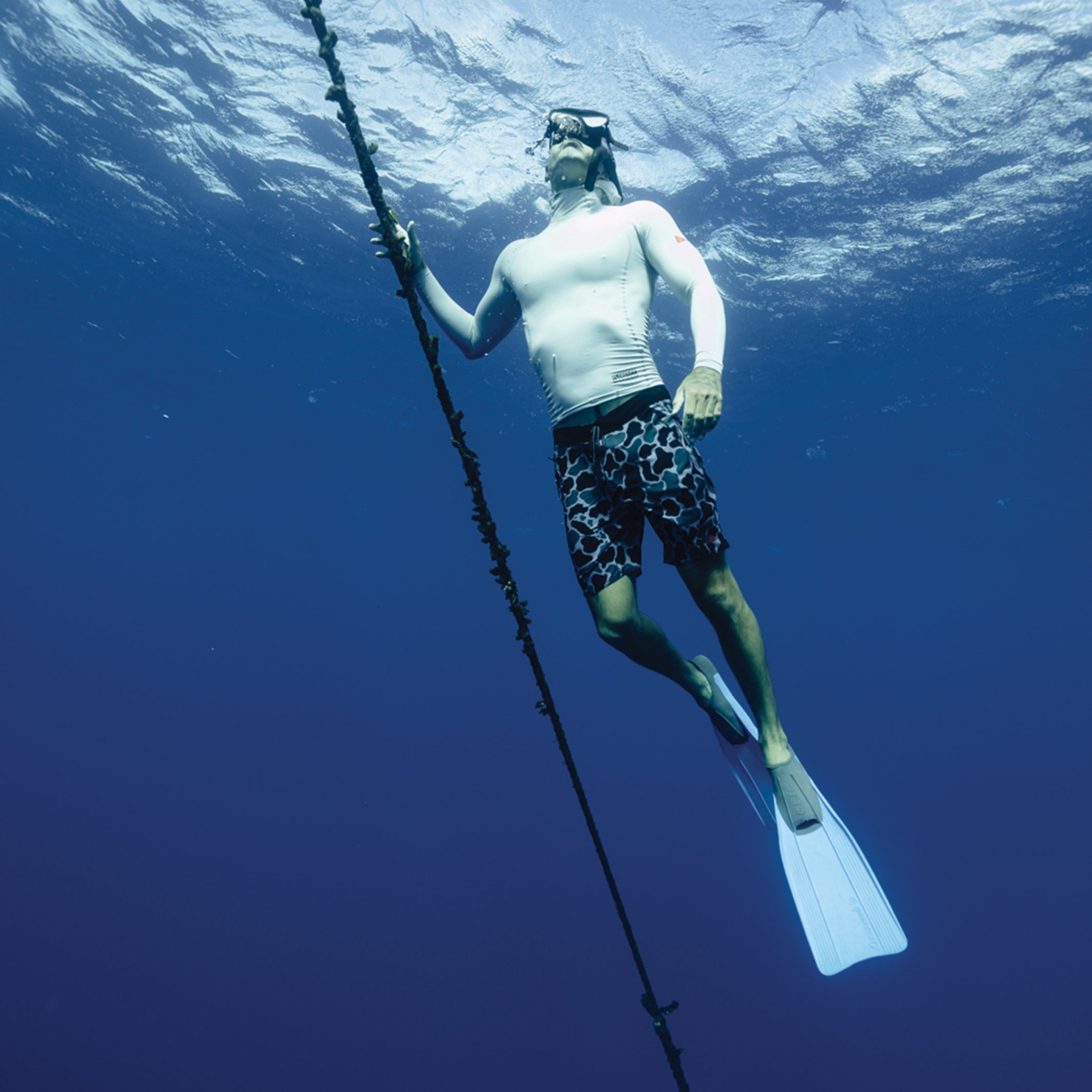 Long Sleeve Utility Pocket Hooded Rashguard