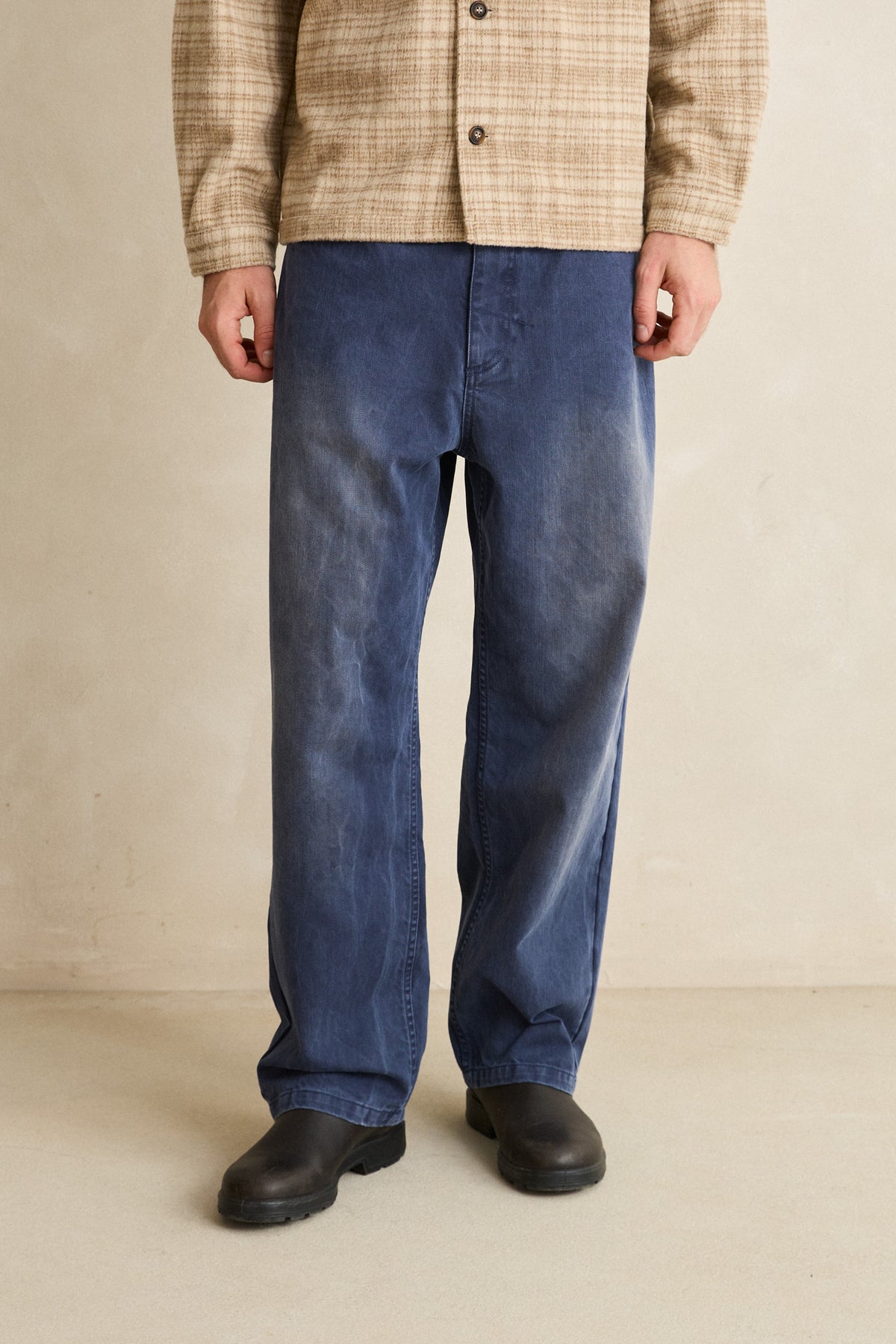 Essential Loose Taper Jean Worn Navy