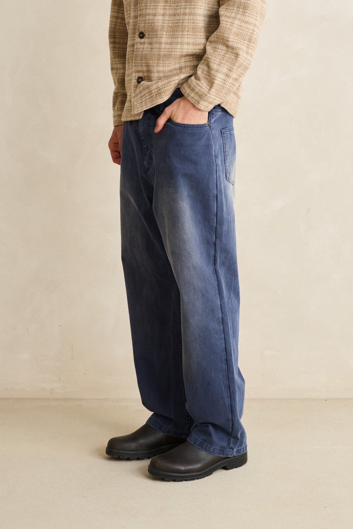 Essential Loose Taper Jean Worn Navy