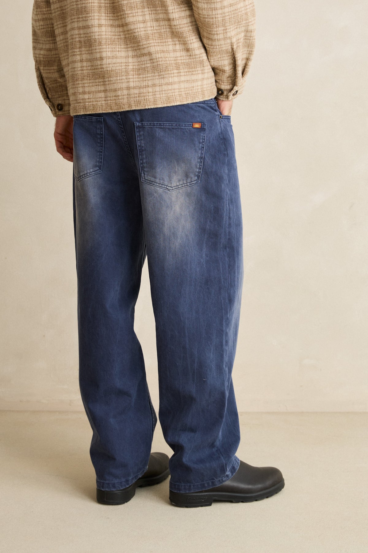 Essential Loose Taper Jean Worn Navy