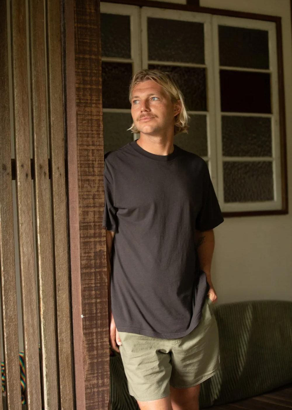Classic Vintage Tee - חולצת טישרט וינטג׳ צבע_vintage_black